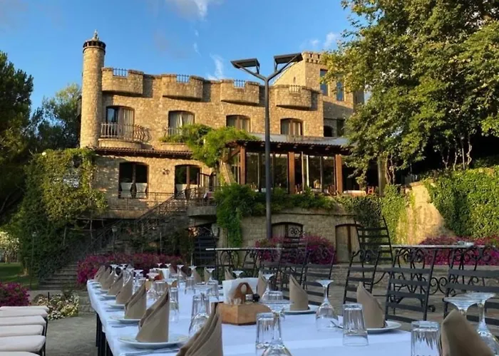 Keshtjella M&d , Ndoq 3* 티라나