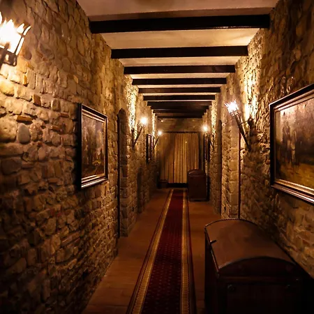 Keshtjella M&d , Ndoq Hotel