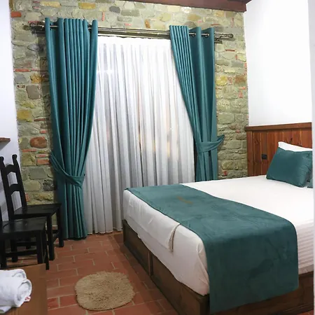 Hotel Keshtjella M&d , Ndoq