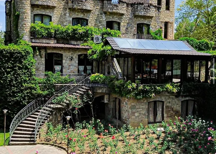 Keshtjella M&d , Ndoq Hotel