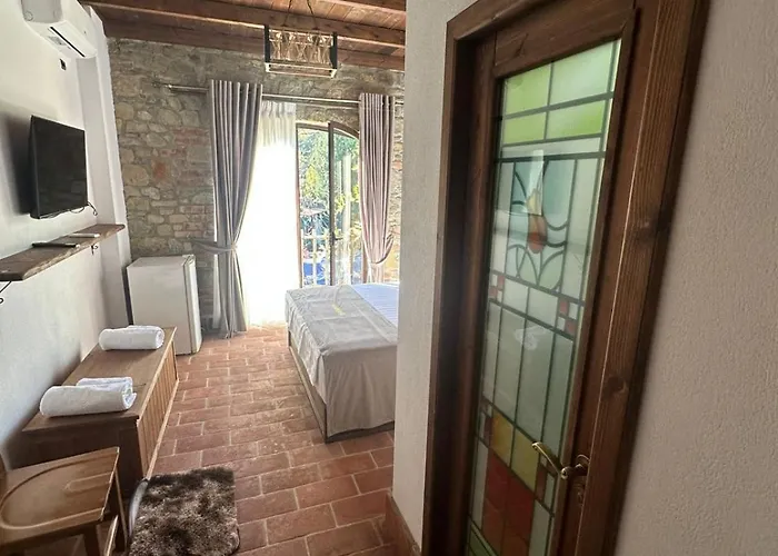 Keshtjella M&d , Ndoq Hotel 3*