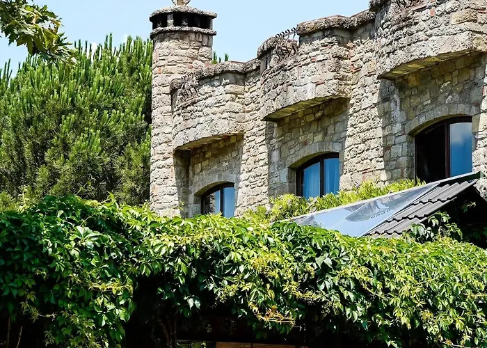 Keshtjella M&d , Ndoq Szálloda Tirana